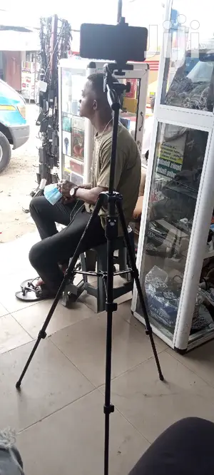 Yuntung VCT 5208 Phone and Camera Tripod
