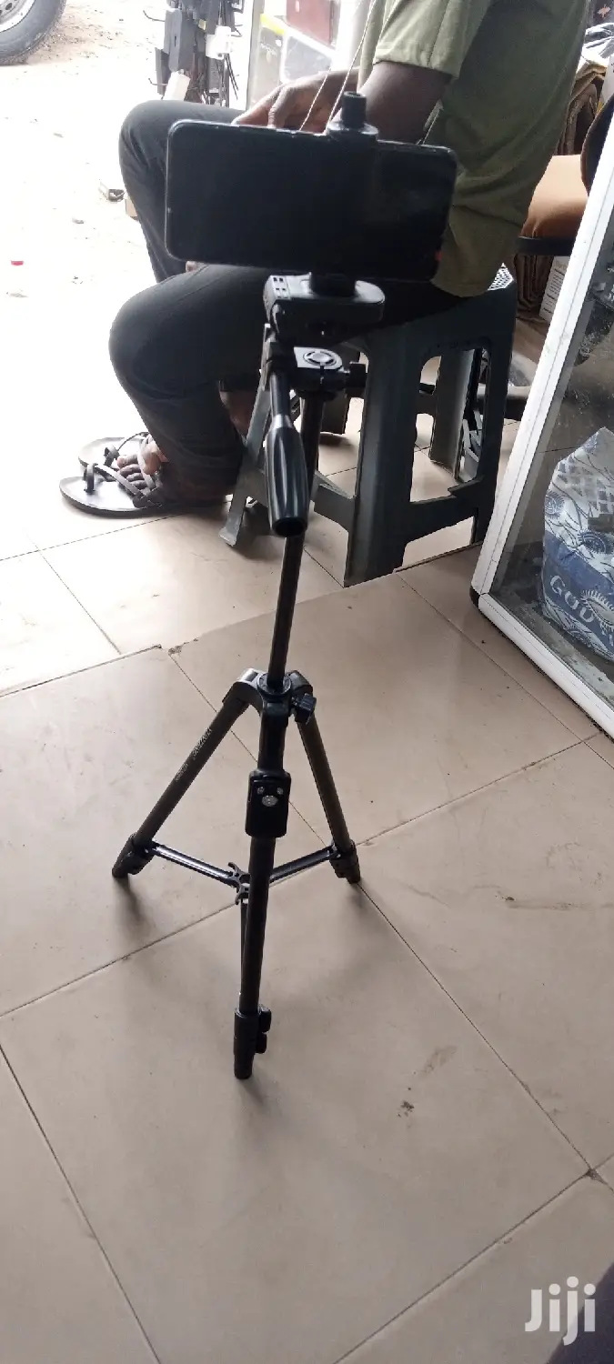 Yuntung VCT 5208 Phone and Camera Tripod