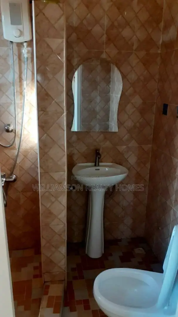 4bdrm Duplex in Community 18 Estate, Spintex for Sale