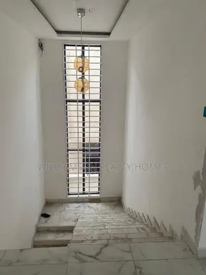 4bdrm Duplex in Community 18 Estate, Spintex for Sale