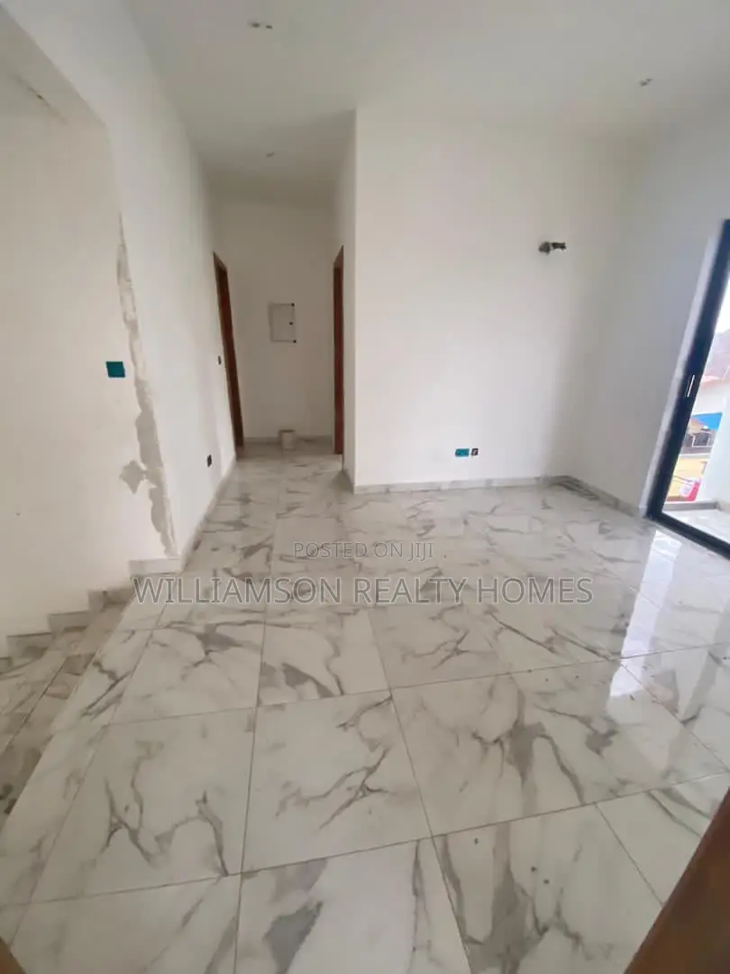 4bdrm Duplex in Community 18 Estate, Spintex for Sale