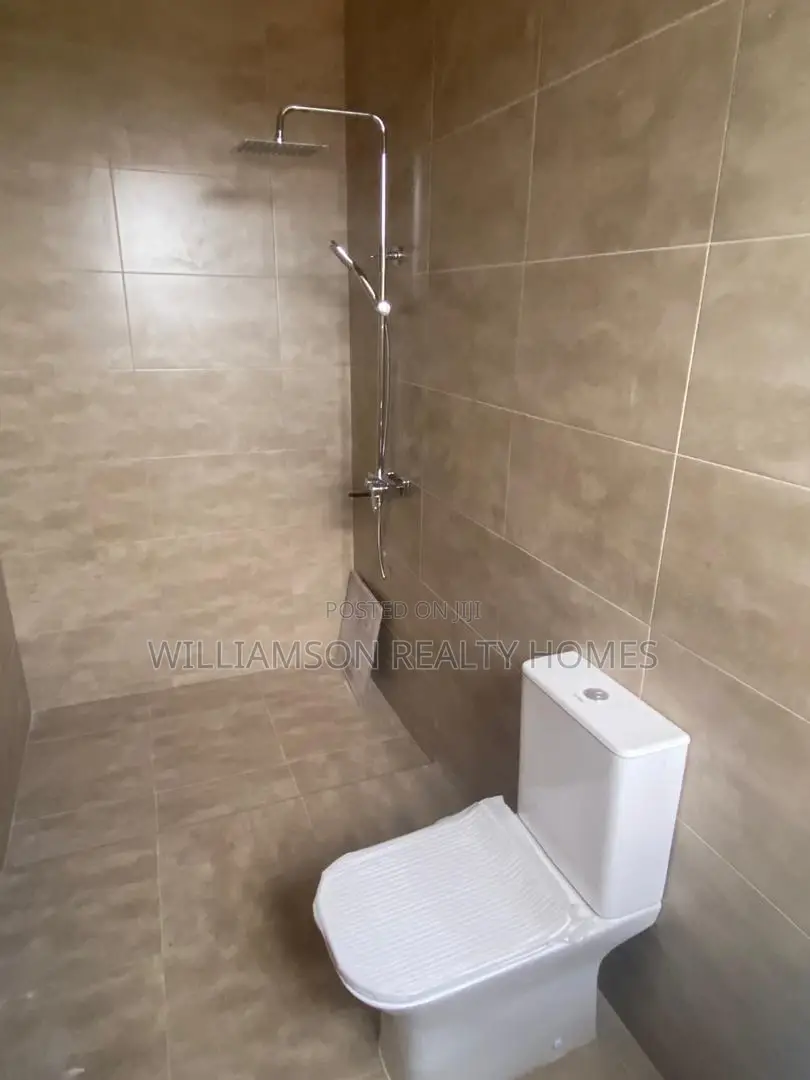 4bdrm Duplex in Community 18 Estate, Spintex for Sale