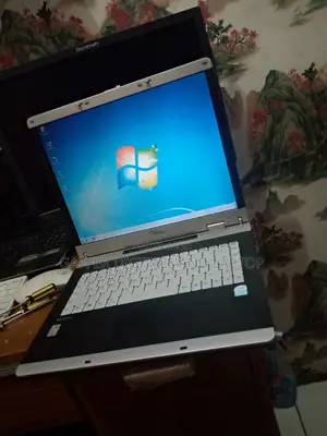 New Laptop Fujitsu Amilo Pi3525 2GB Intel Core 2 Duo HDD 160GB