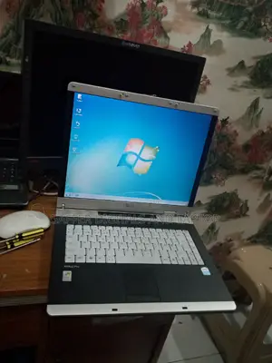 New Laptop Fujitsu Amilo Pi3525 2GB Intel Core 2 Duo HDD 160GB