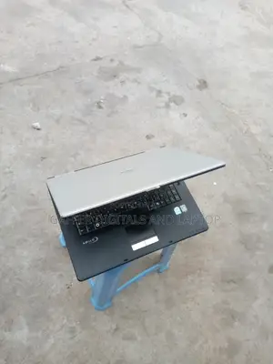 Laptop Fujitsu Amilo Pi3560 2GB Intel Core 2 Duo HDD 128GB