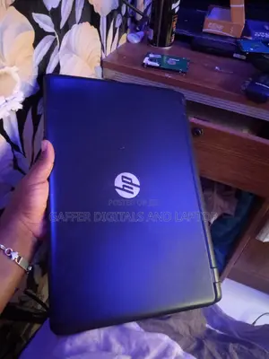 Laptop HP 15-Ra003nia 8GB Intel Core I3 HDD 700GB