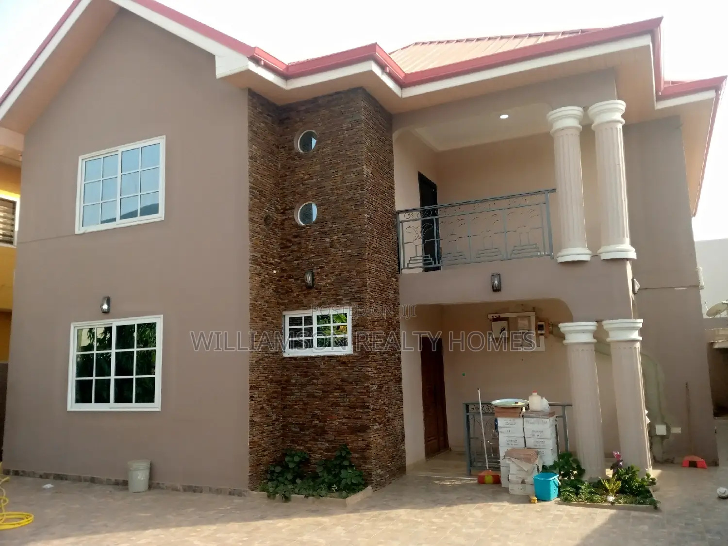 6bdrm Duplex in Hfc Estate, Spintex for rent