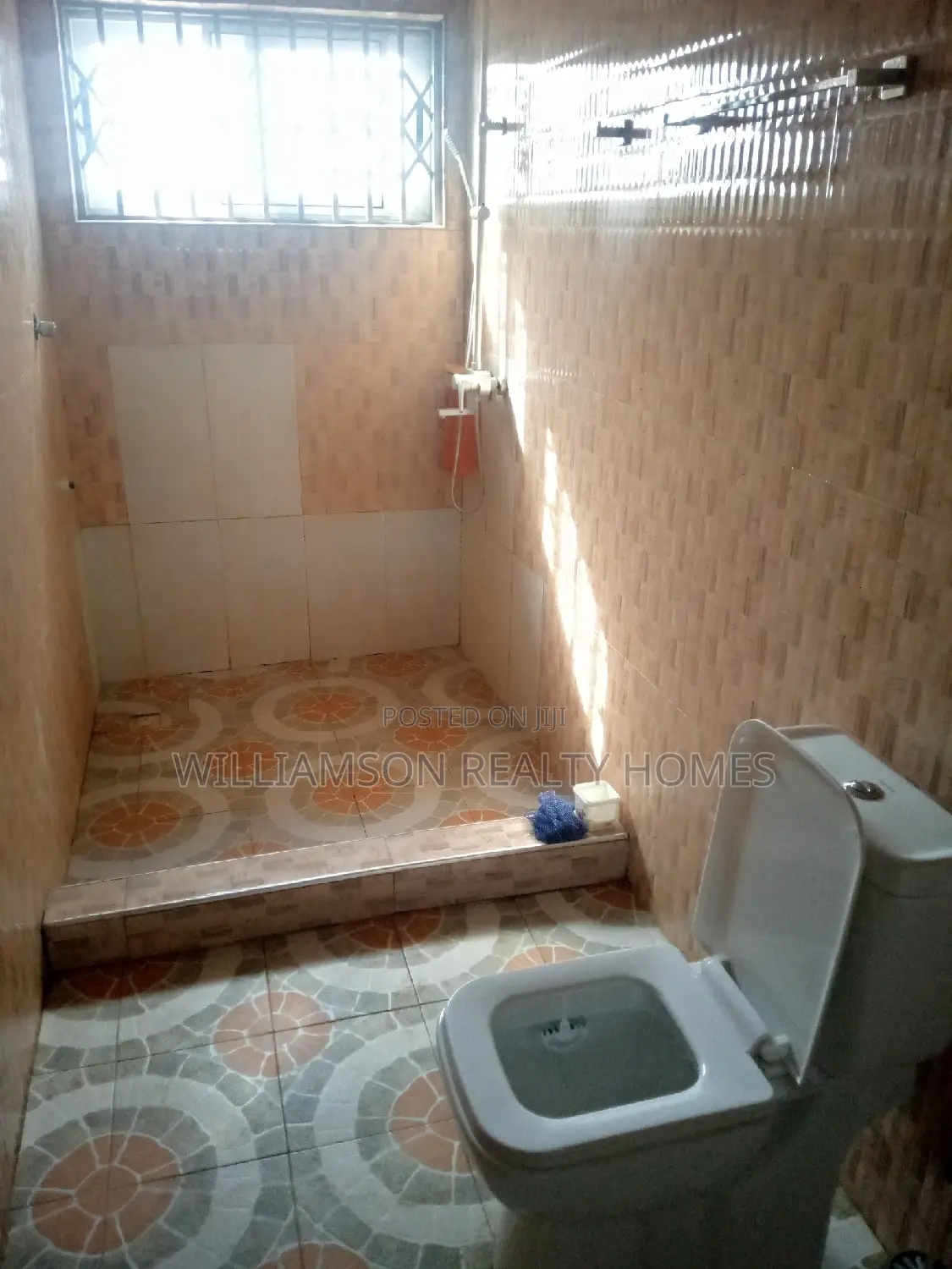 6bdrm Duplex in Hfc Estate, Spintex for rent