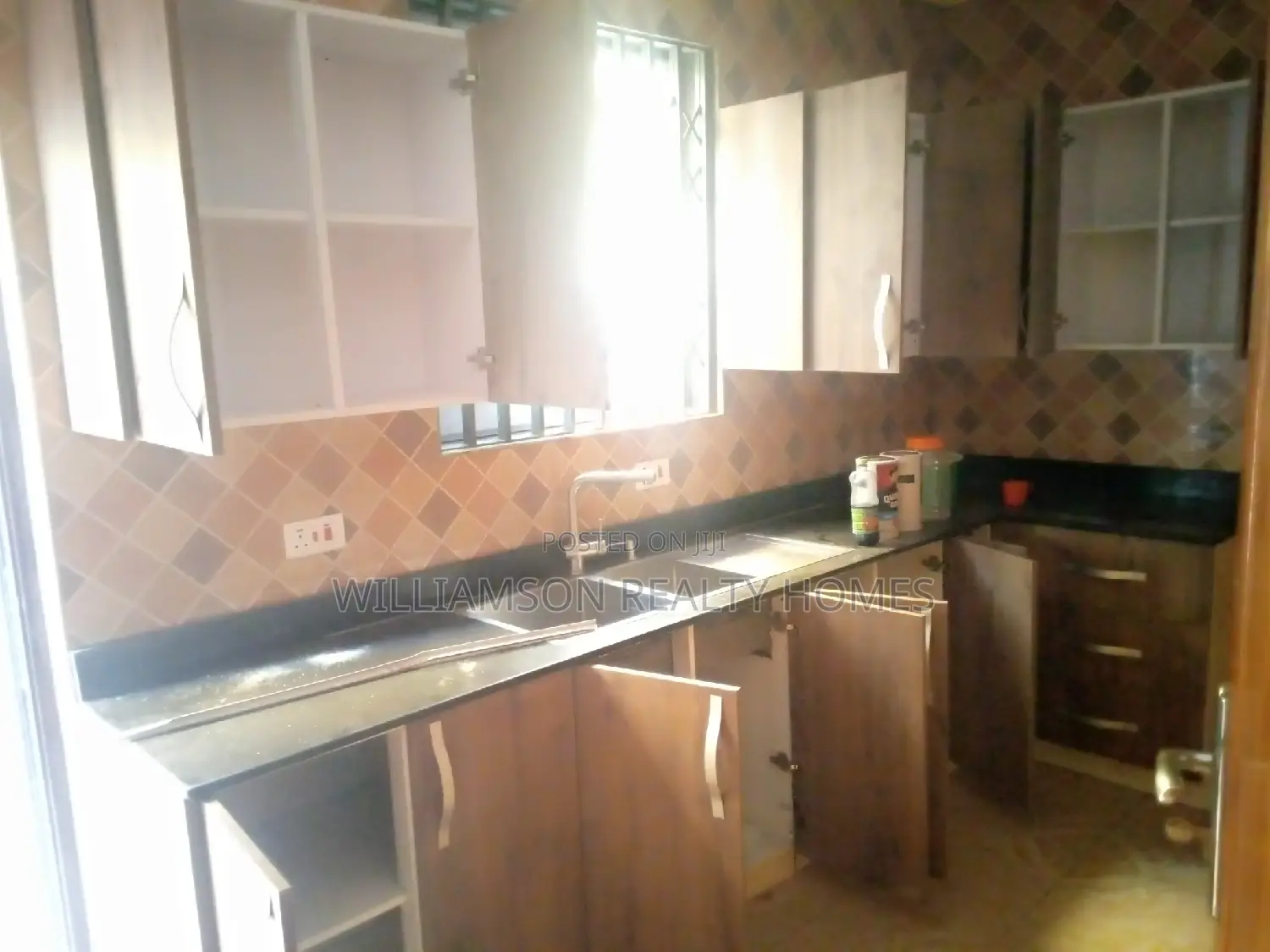 6bdrm Duplex in Hfc Estate, Spintex for rent