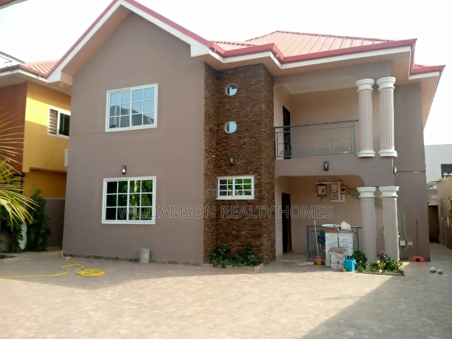 6bdrm Duplex in Hfc Estate, Spintex for rent
