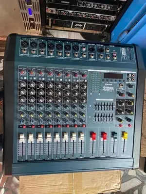 Yamaha 8-channel Mixer With Amplifier And Usb
