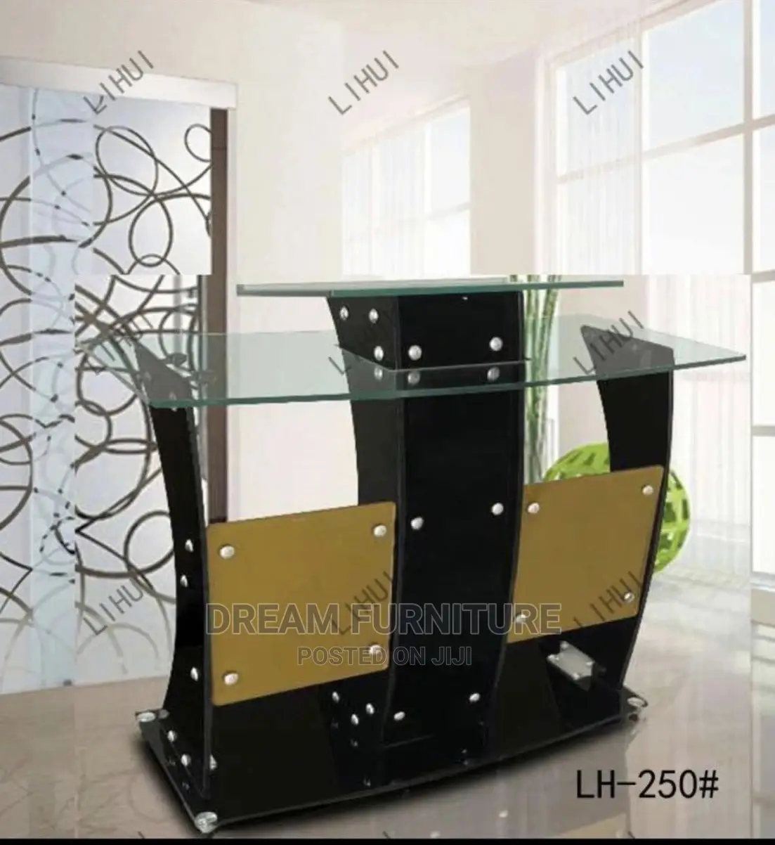 Quality Glass Pulpit