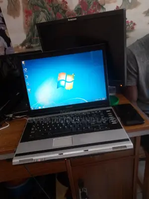 Laptop Toshiba dynaEdge DC-100 4GB Intel Core 2 Duo HDD 320GB