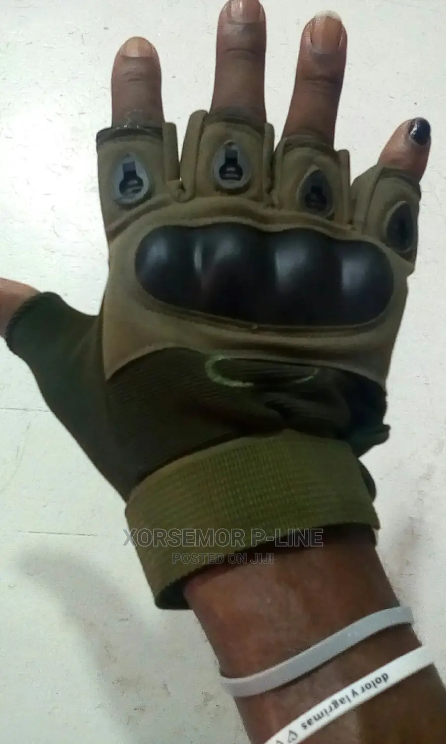 Hand Gloves With Tight Fit