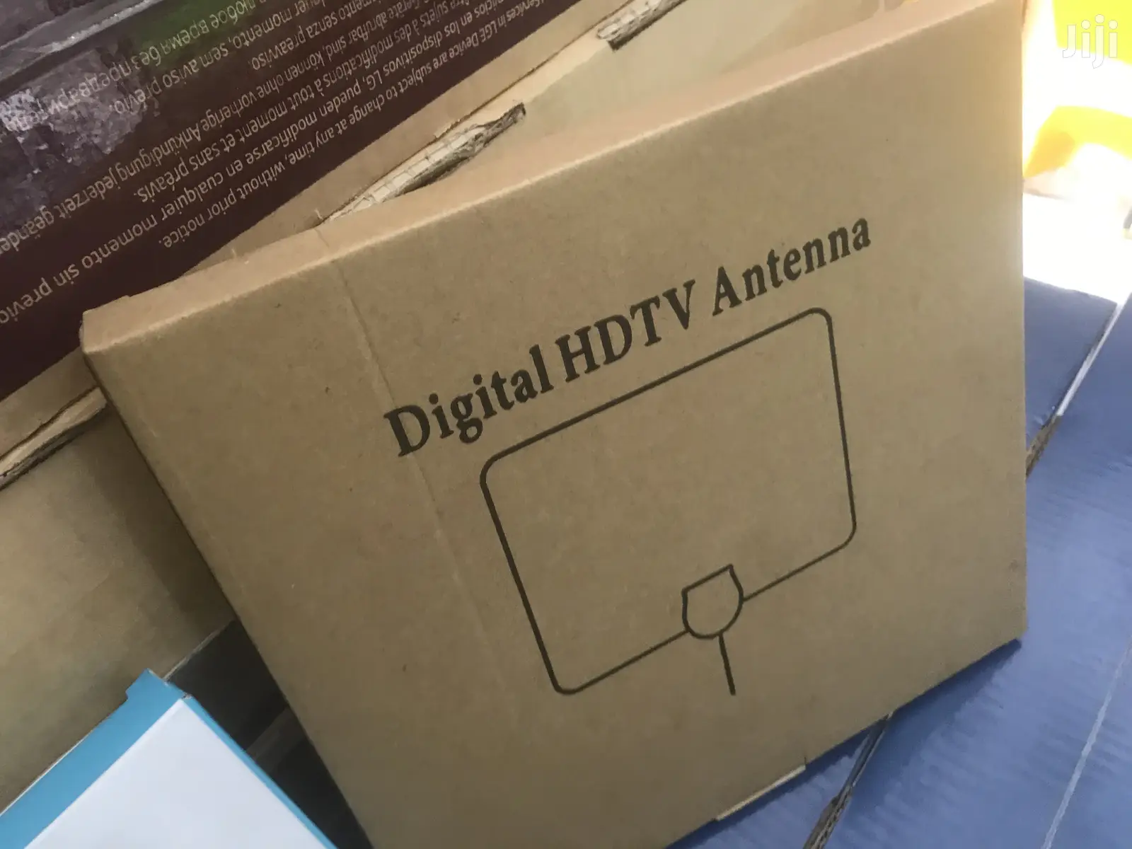 Quality Indoor Digital TV Antenna - HD Signal - Black