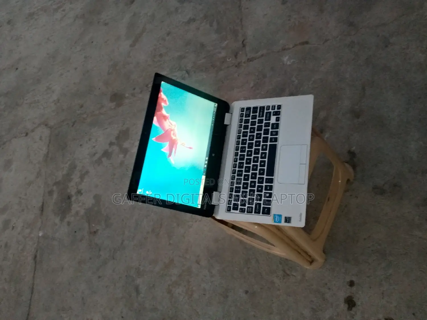 Laptop Toshiba X30 4GB Intel Celeron HDD 320GB