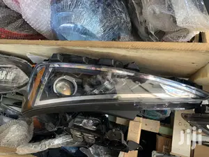 Elantra Headlight Pair