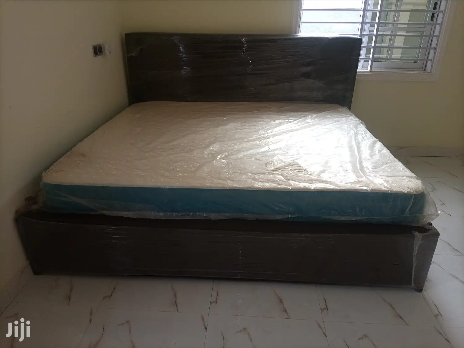 Forign Black Kings Bed And Mattress. Free Delivery