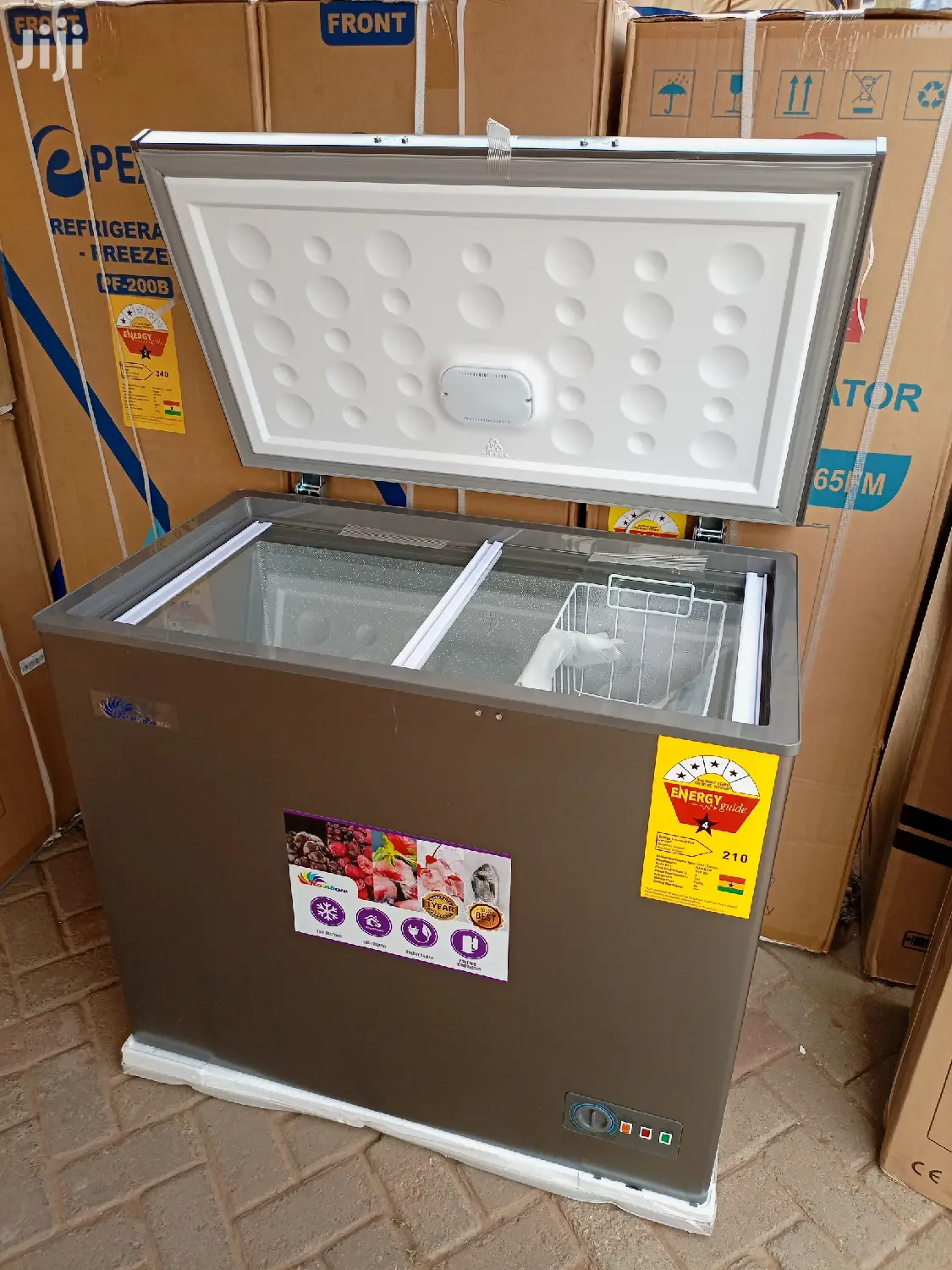 Rainbow 200ltr Chest Freezer+ Glass Cover