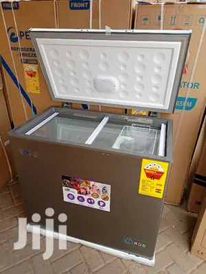 Rainbow 200ltr Chest Freezer+ Glass Cover
