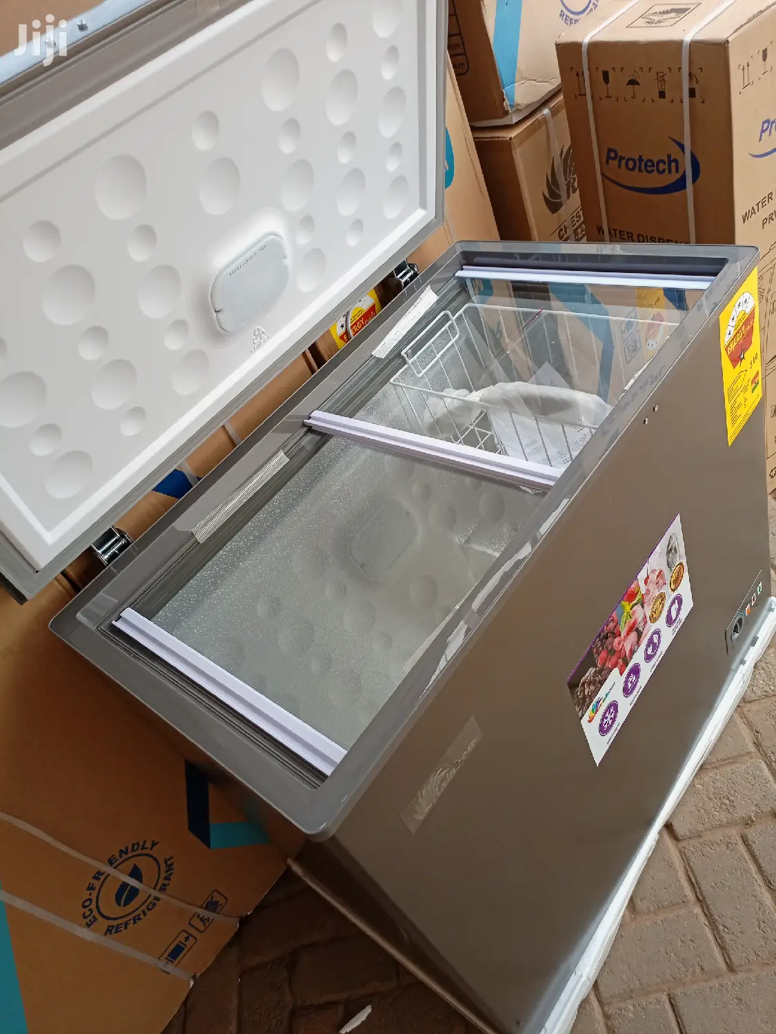 Rainbow 200ltr Chest Freezer+ Glass Cover