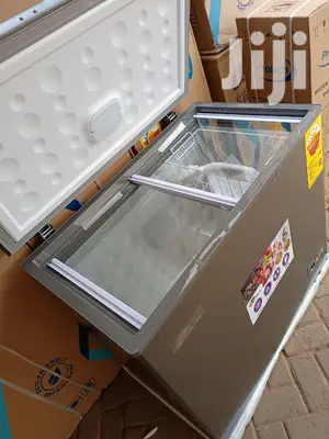 Rainbow 200ltr Chest Freezer+ Glass Cover