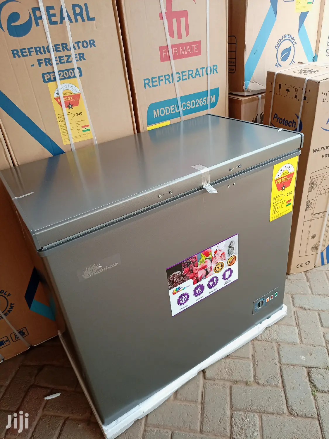 Rainbow 200ltr Chest Freezer+ Glass Cover