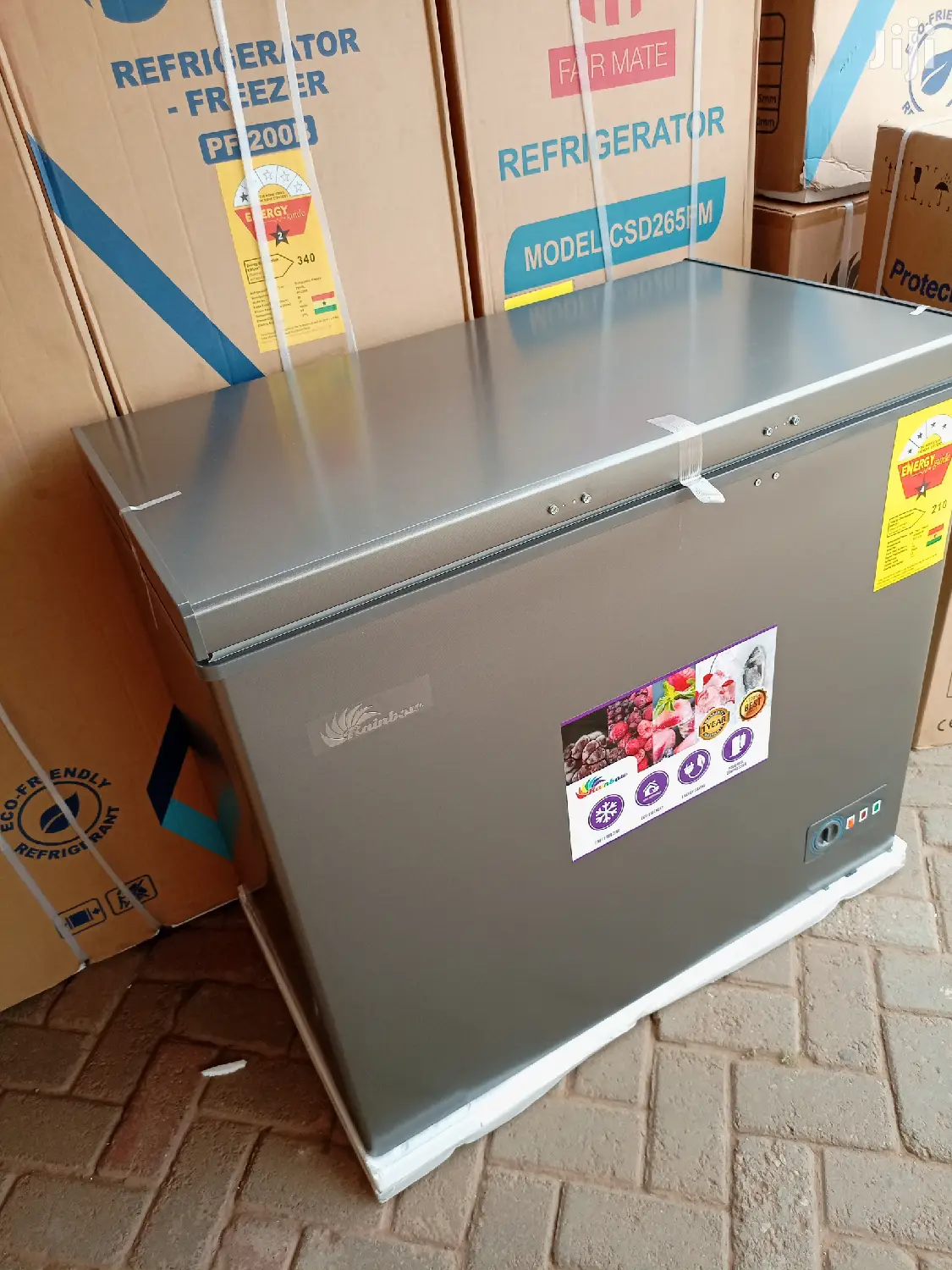 Rainbow 200ltr Chest Freezer+ Glass Cover