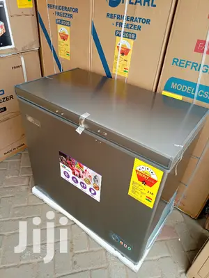 Rainbow 200ltr Chest Freezer+ Glass Cover