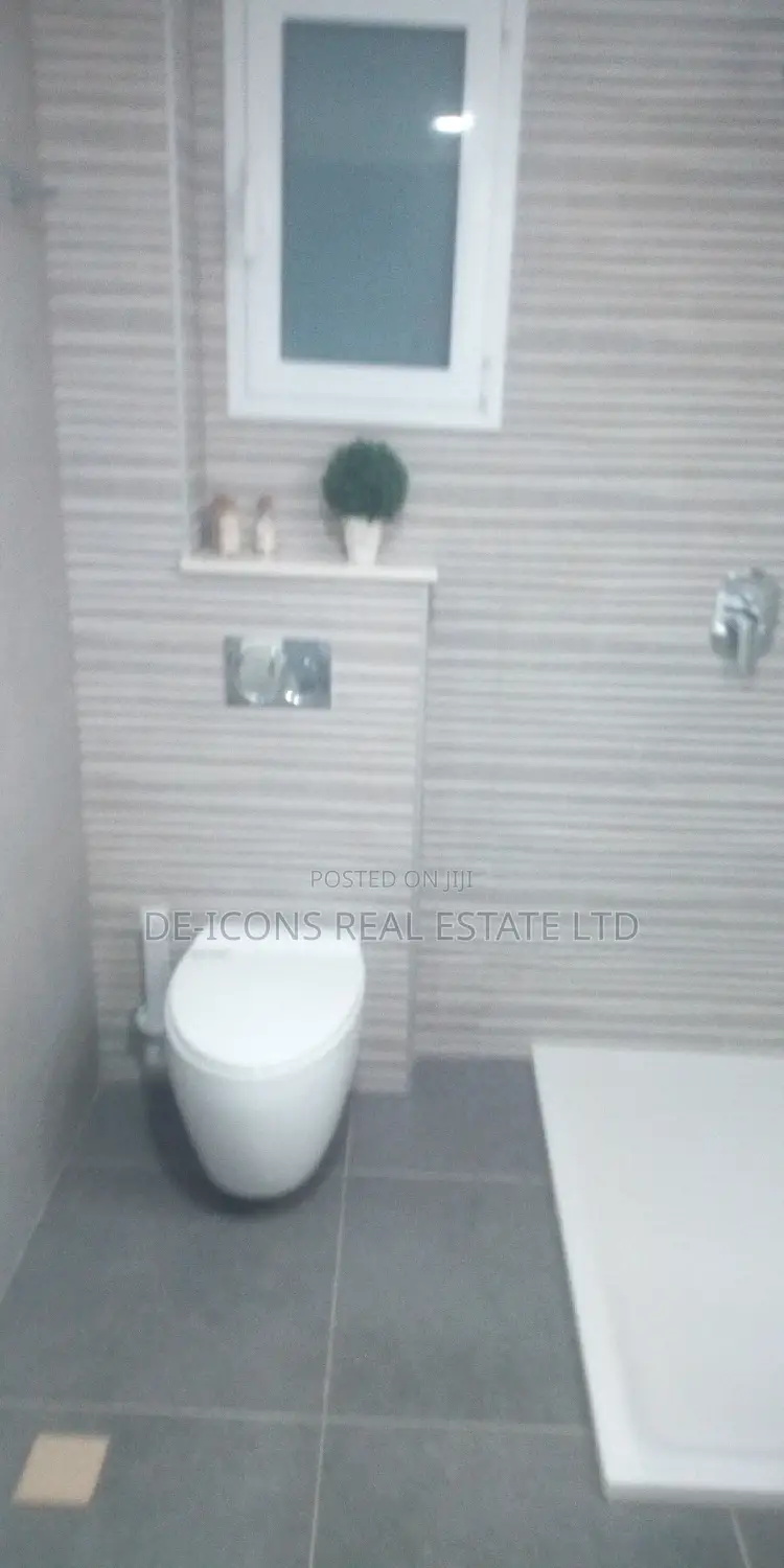 2bdrm Duplex in De-Icons Real Estate, Awutu Senya East Municipal