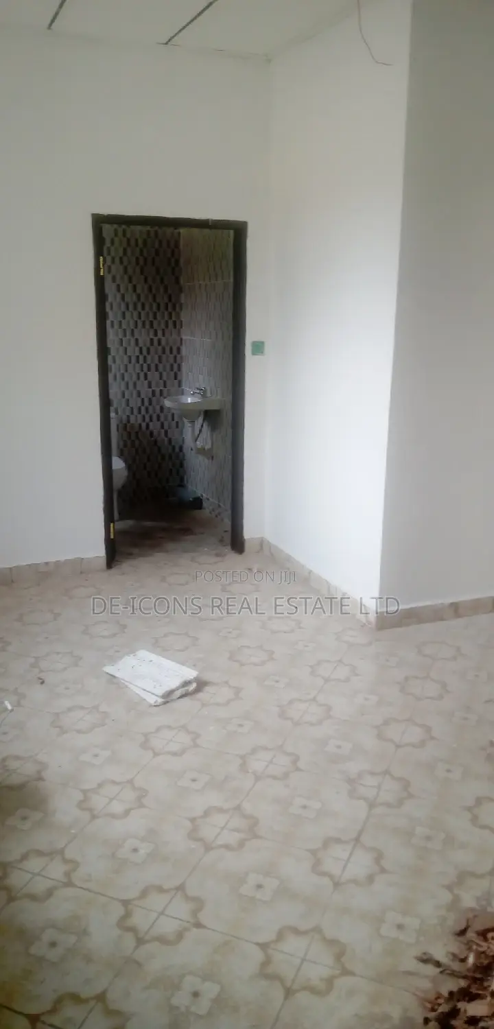 2bdrm House in De-Icons Real Estate, Awutu Senya East Municipal