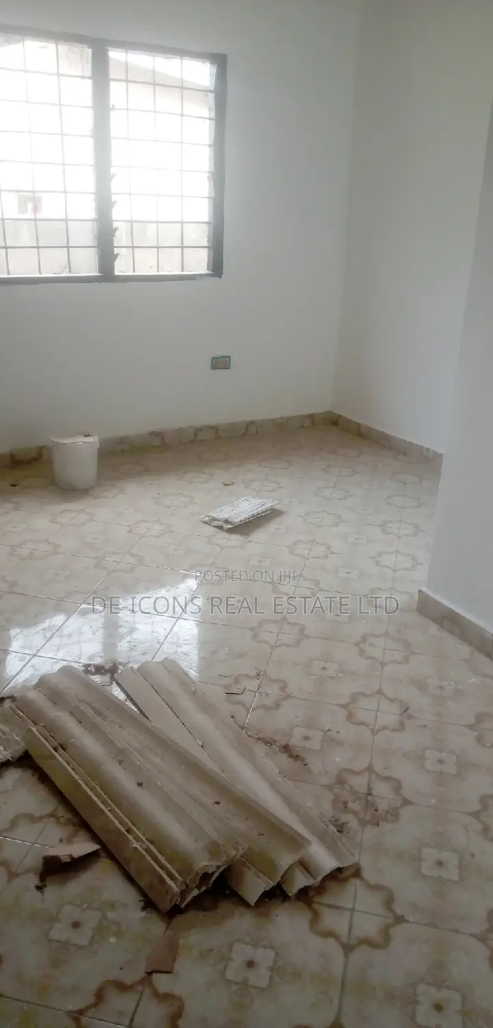 2bdrm House in De-Icons Real Estate, Awutu Senya East Municipal