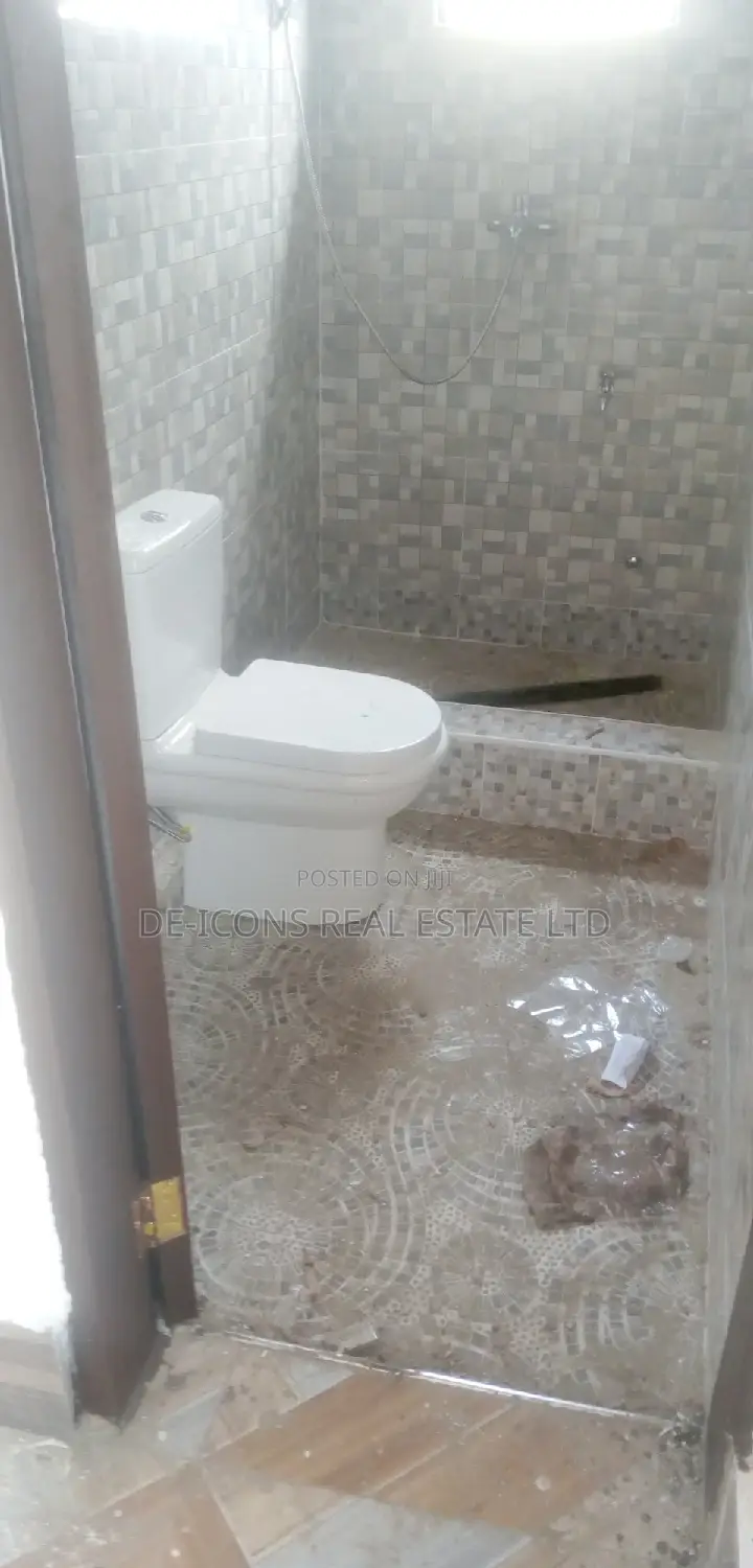 2bdrm House in De-Icons Real Estate, Awutu Senya East Municipal