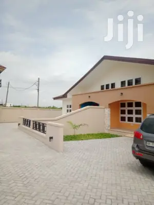3bdrm House in Emerald Courts, Tema Metropolitan for rent