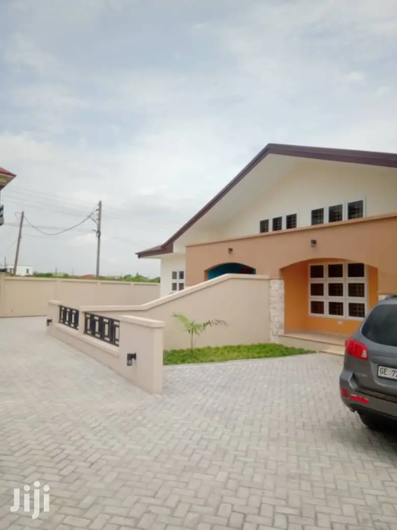 3bdrm House in Emerald Courts, Tema Metropolitan for rent