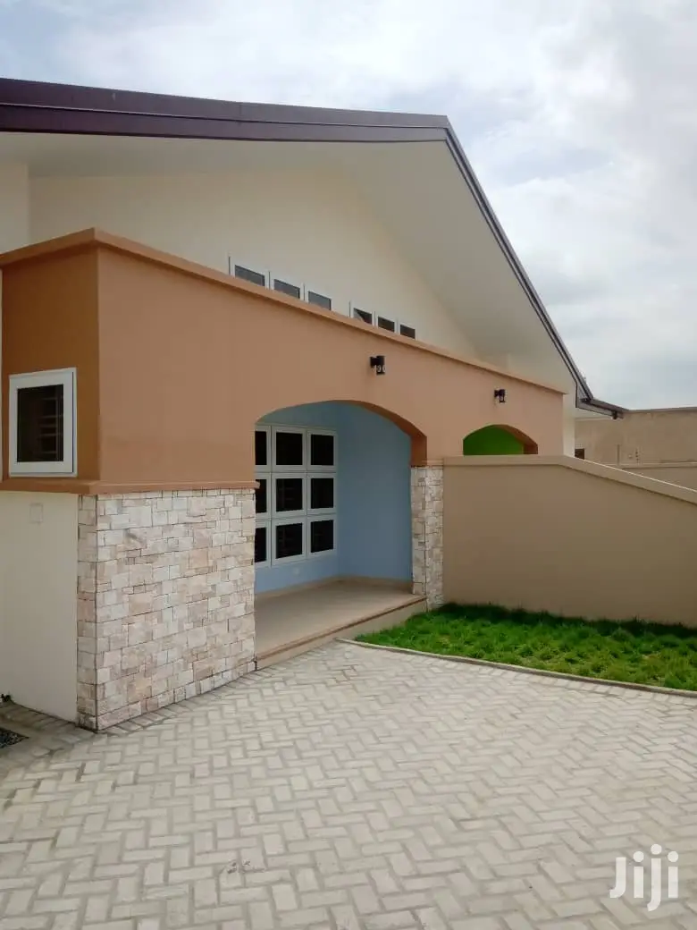 3bdrm House in Emerald Courts, Tema Metropolitan for rent