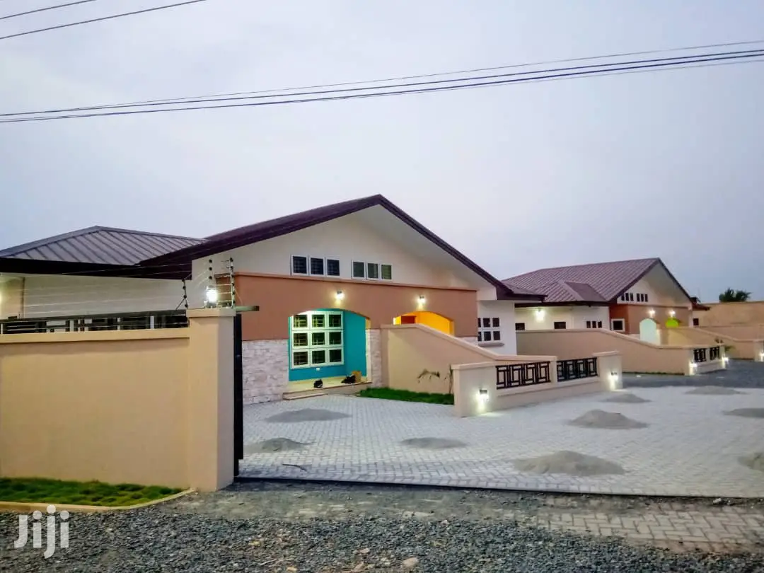 3bdrm House in Emerald Courts, Tema Metropolitan for rent