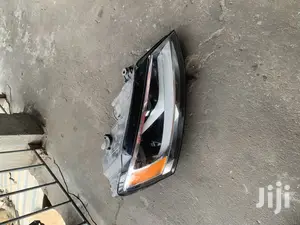VW Passat Head Light