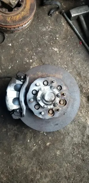 Nissan Hardbody Front Hub