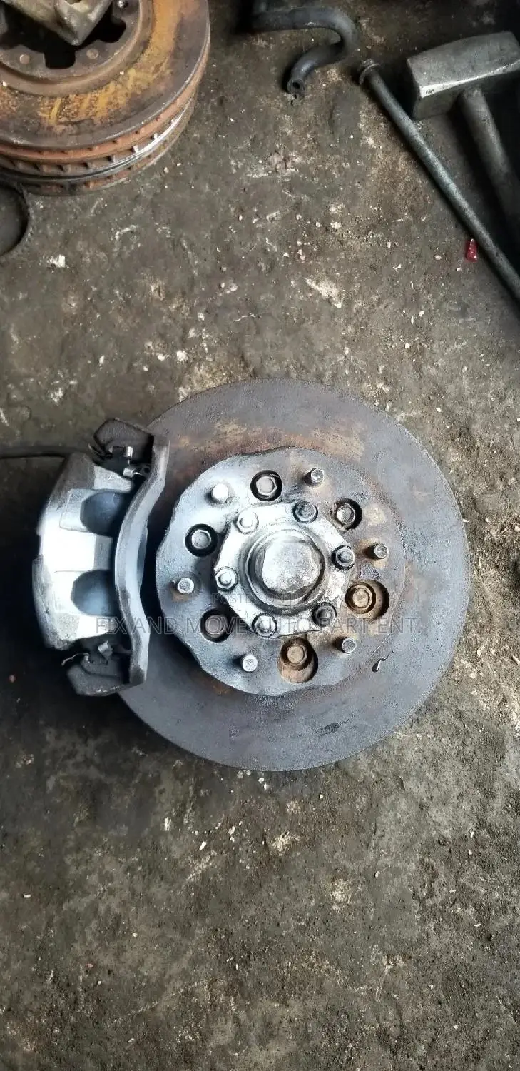Nissan Hardbody Front Hub