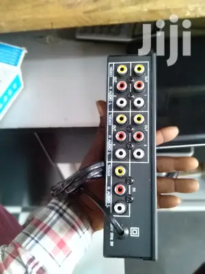 4 Way Av Splitter