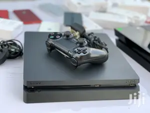 Sony Playstation 4 Slim Black