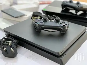 Sony Playstation 4 Slim Black
