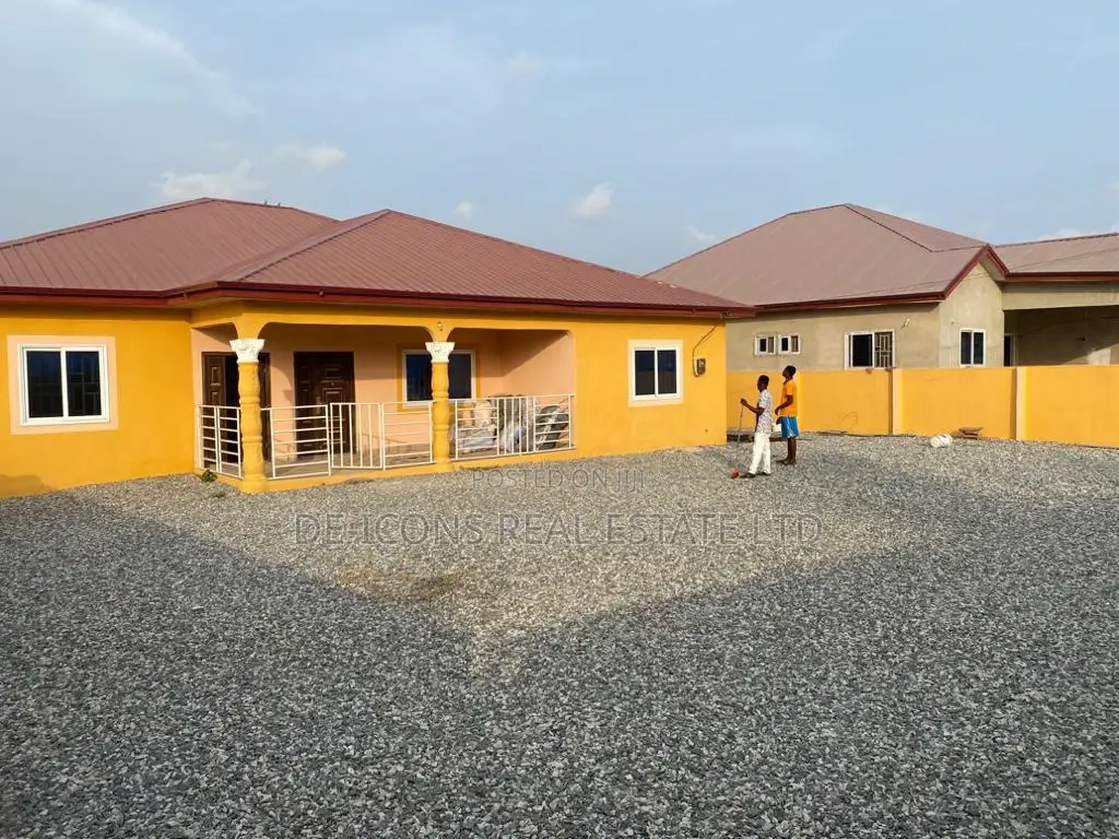 5bdrm House in De-Icons Real Estate, Awutu Senya East Municipal