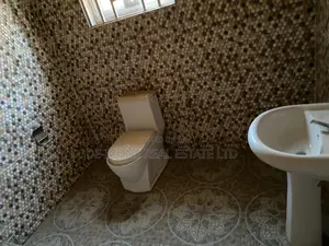 5bdrm House in De-Icons Real Estate, Awutu Senya East Municipal