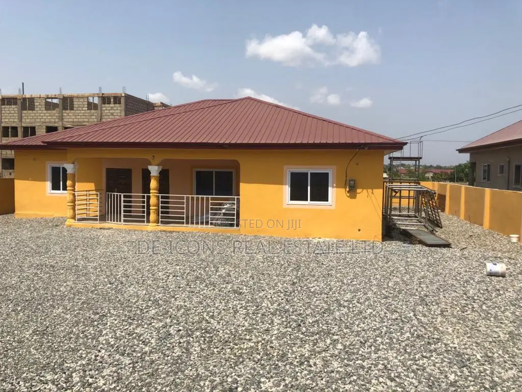 5bdrm House in De-Icons Real Estate, Awutu Senya East Municipal
