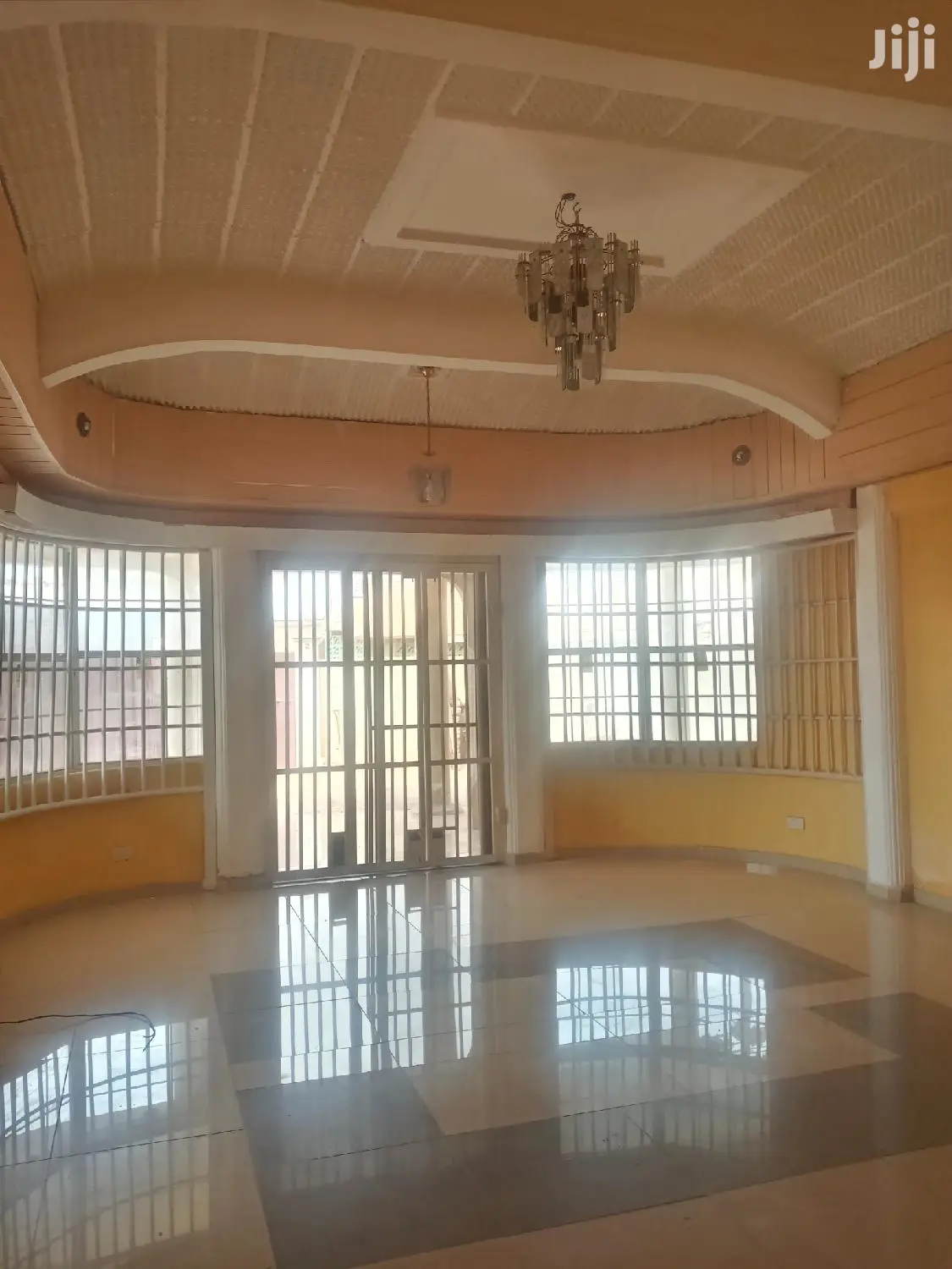 Neat 3-Bedrooms Apartments Dansoman