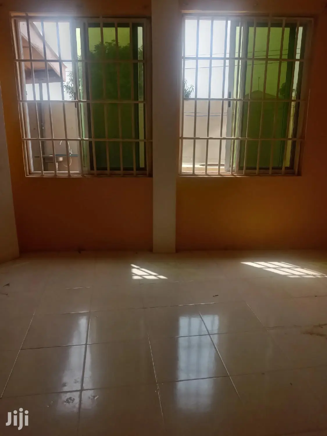 Neat 3-Bedrooms Apartments Dansoman