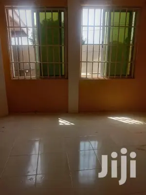 Neat 3-Bedrooms Apartments Dansoman