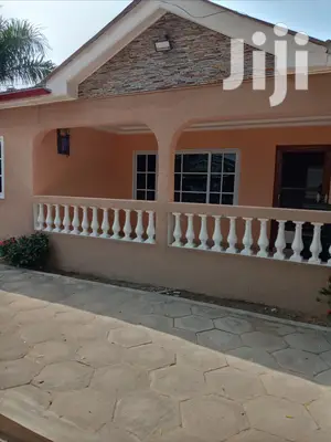 Fantastic 2-Bedroom S/C Apartment Dansoman